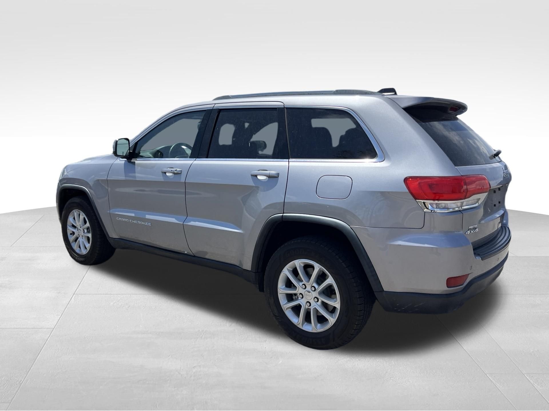 Used 2015 Silver Jeep Laredo image 7