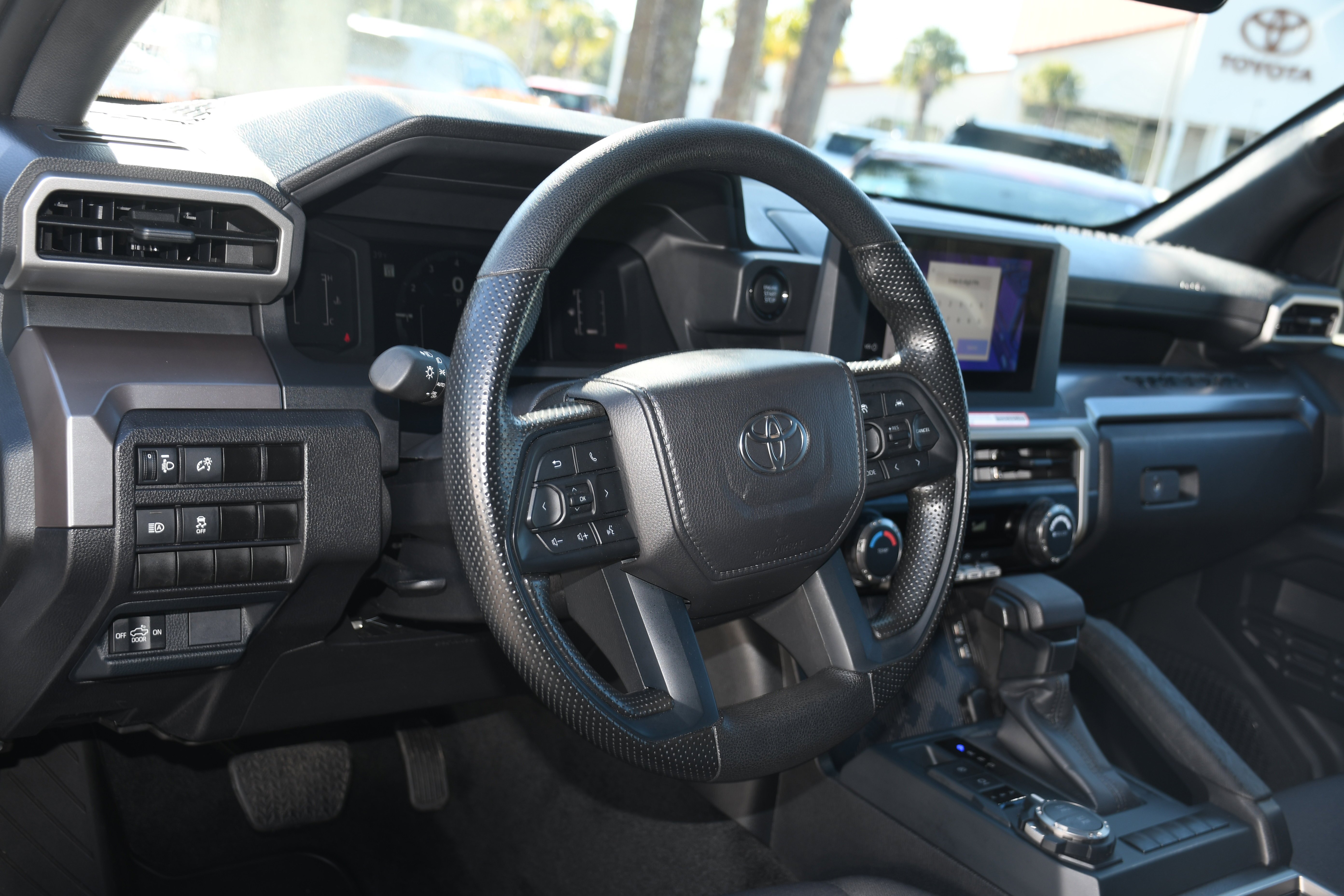 2025 Toyota Tacoma SR5 - Photo 8