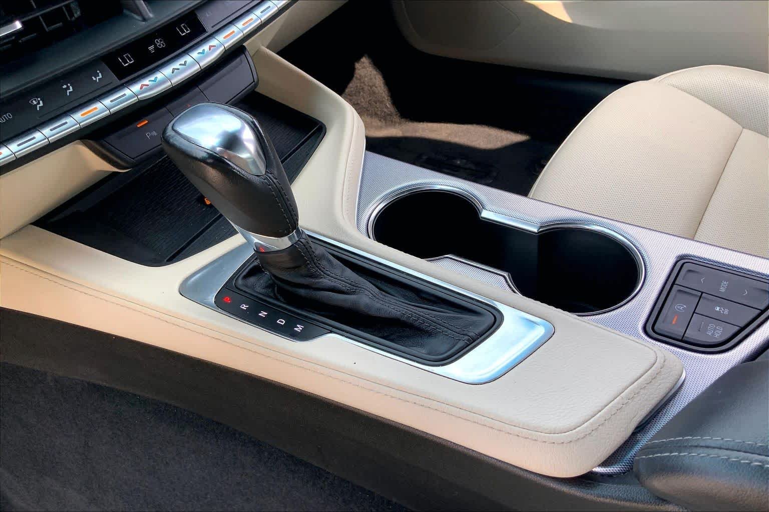 Used 2020 Crystal White Tricoat Cadillac Premium Luxury image 17