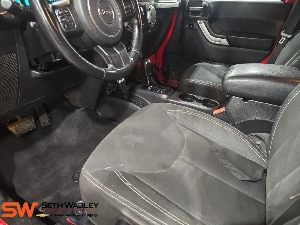 Used 2015 Red Jeep Sahara image 16