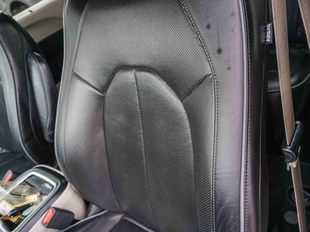 Used 2018 White Chrysler Limited image 21