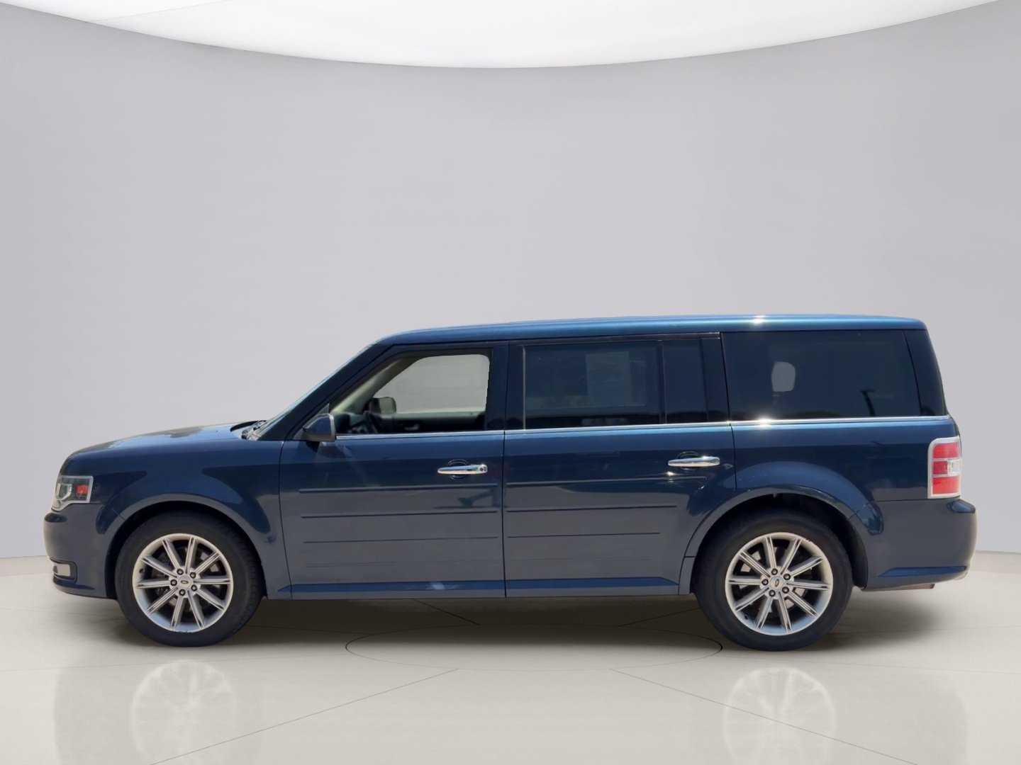 Used 2017 Blue Ford LIMITED image 2