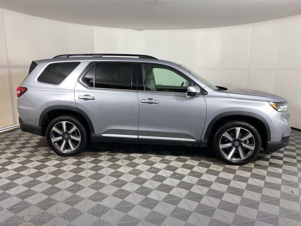 Used 2023 Lunar Silver Metallic Honda Touring image 12