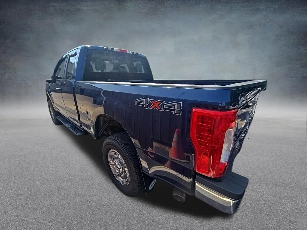 Used 2017 Blue Ford XL image 7