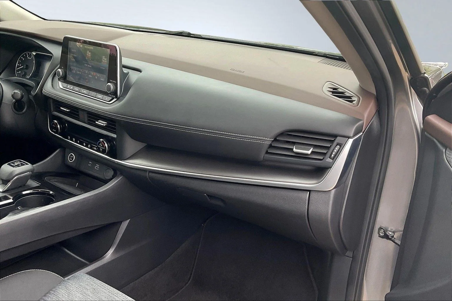2023 Nissan Rogue SV - Photo 24