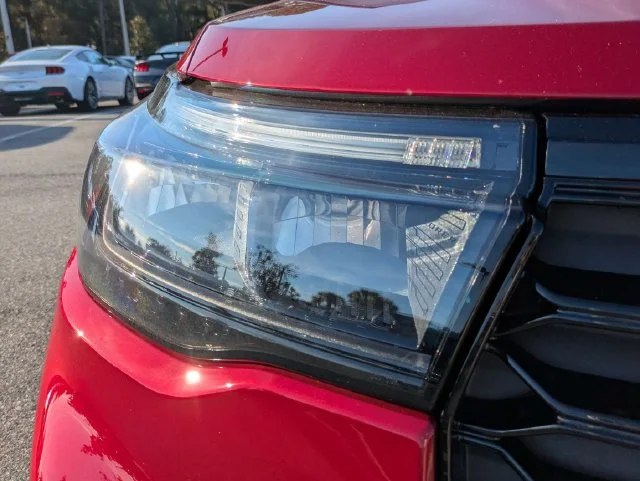 New 2027 Ruby Red Metallic Tinted Clearcoat Ford ST-Line image 10