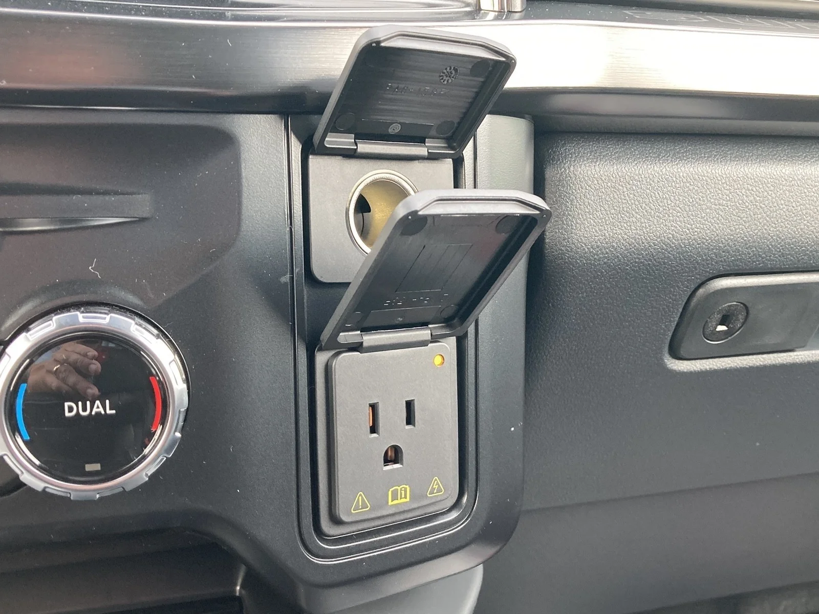 New 2026 Glacier Gray Metallic Tri-Coat Ford F-250® Lariat® image 25