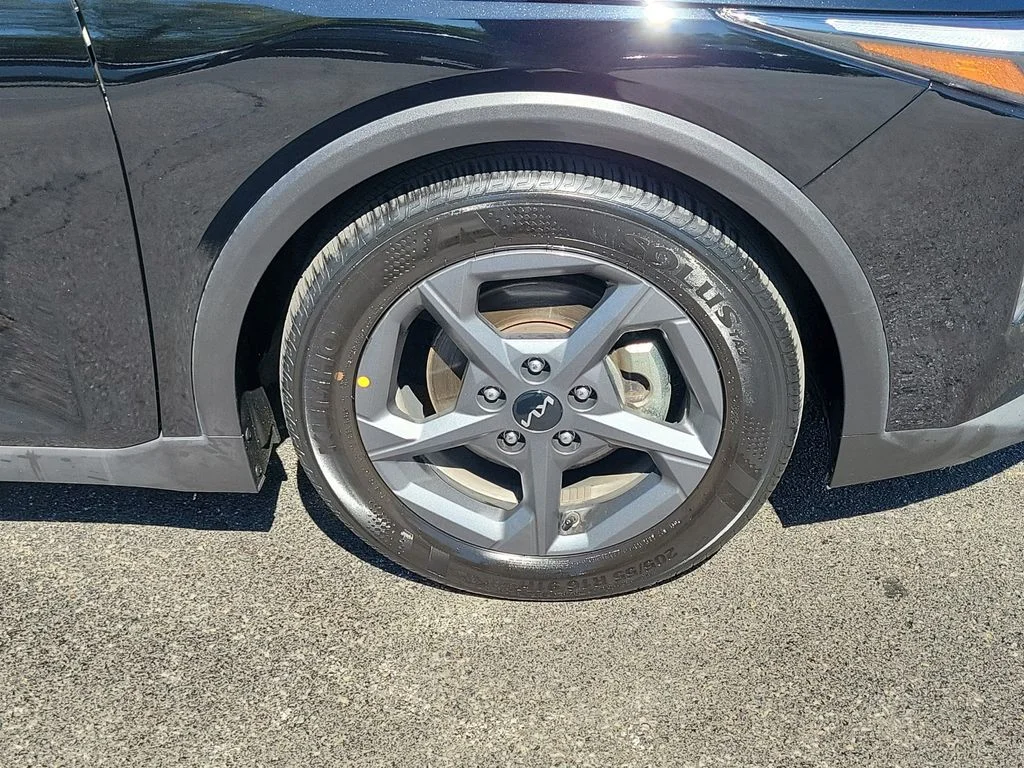 2025 Kia K4 LXS - Photo 7