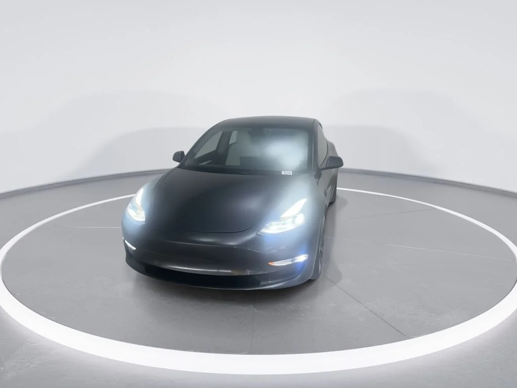 Used 2021  Tesla Performance image 4