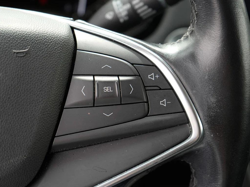 Used 2019 Radiant Silver Metallic Cadillac Luxury AWD image 19