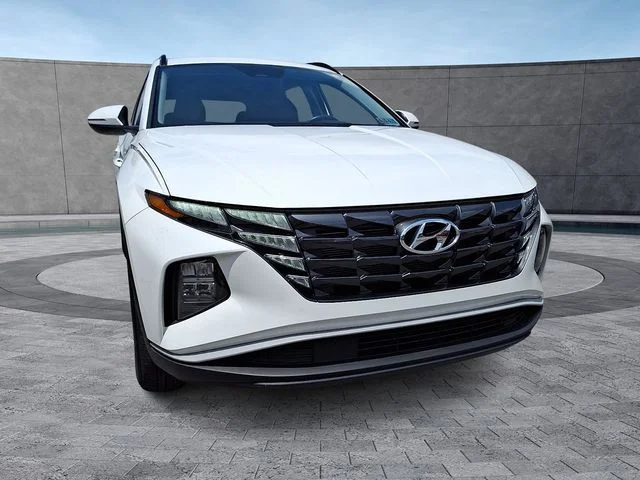 Used 2023 White Hyundai SEL image 2