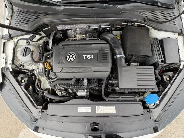Used 2017  Volkswagen  image 10