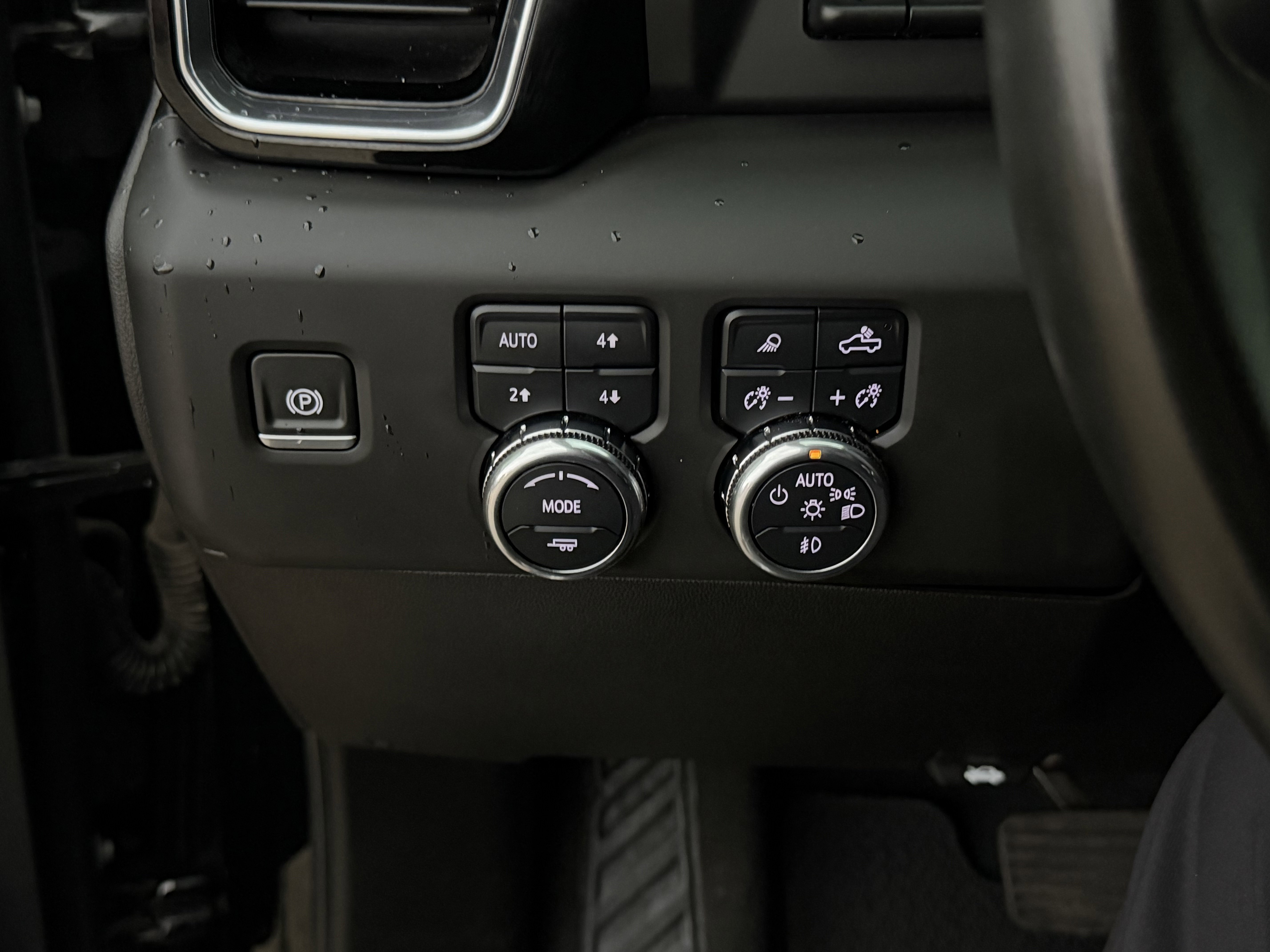 Used 2025 Onyx Black GMC Denali image 25