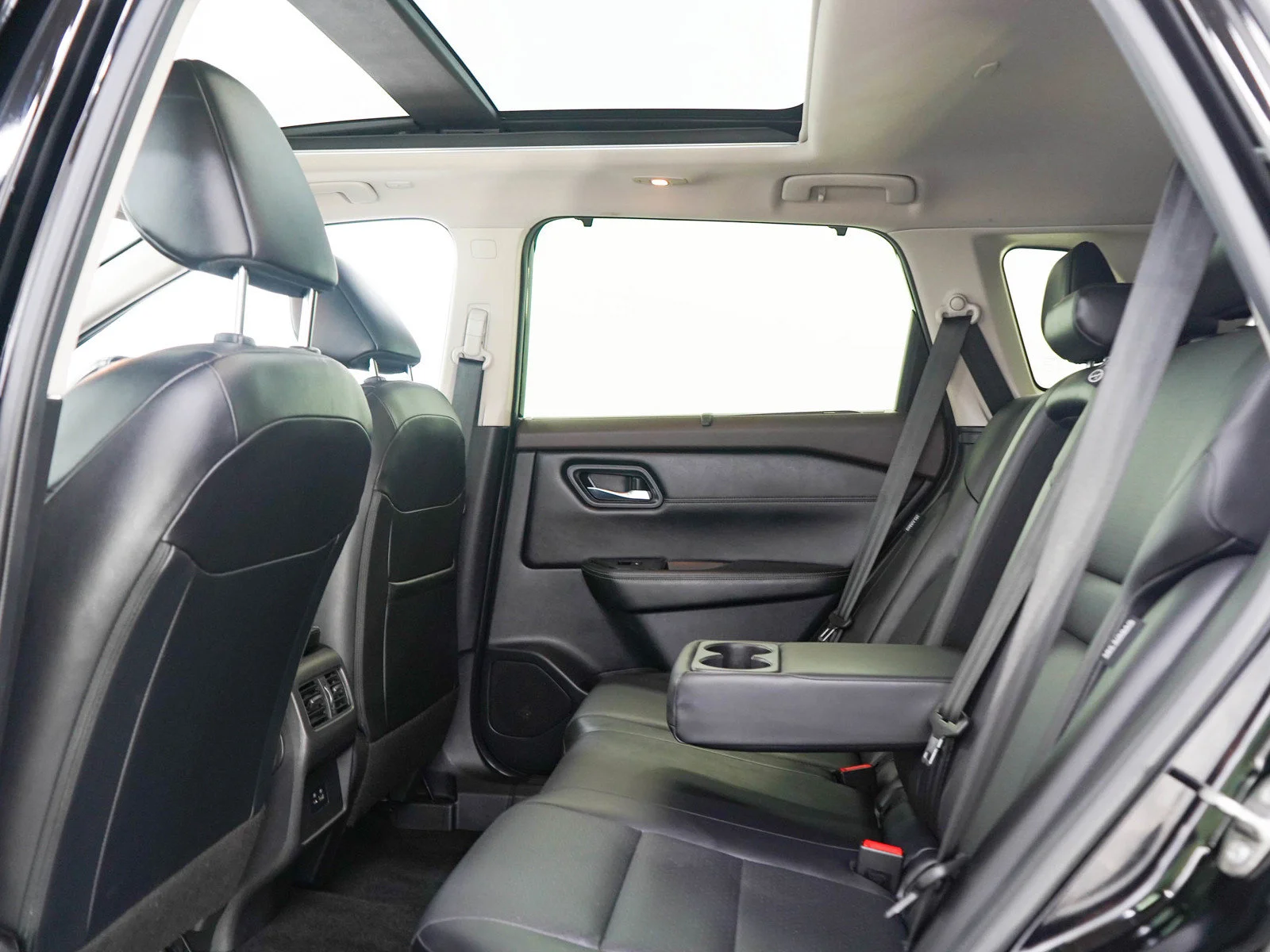 Used 2023 Super Black Nissan SV image 15