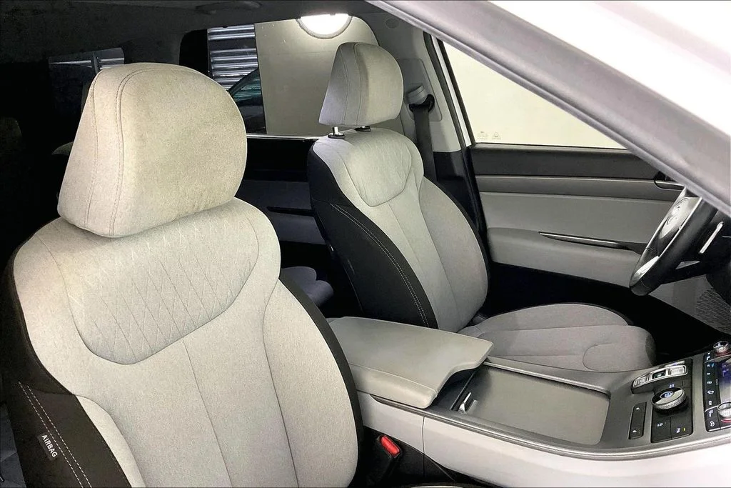 Used 2021 White Hyundai SEL image 6