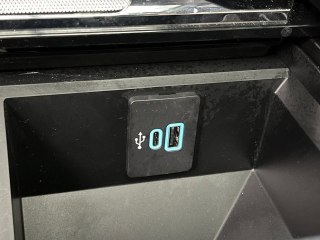 Used 2024 Agate Black Metallic Ford LARIAT image 27