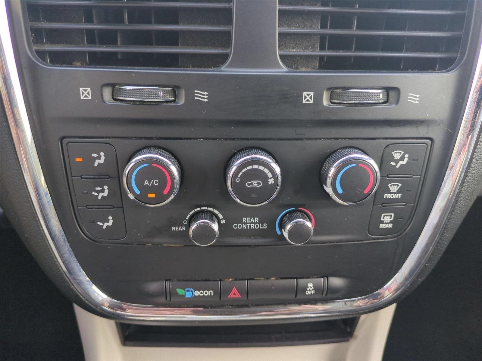 Used 2018 Black Onyx Crystal Pearlcoat Dodge SXT image 42