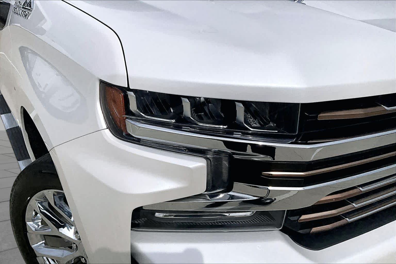 Used 2020 Iridescent Pearl Tricoat Chevrolet High Country image 26