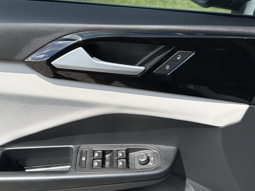 2025 Volkswagen Taos S - Photo 19