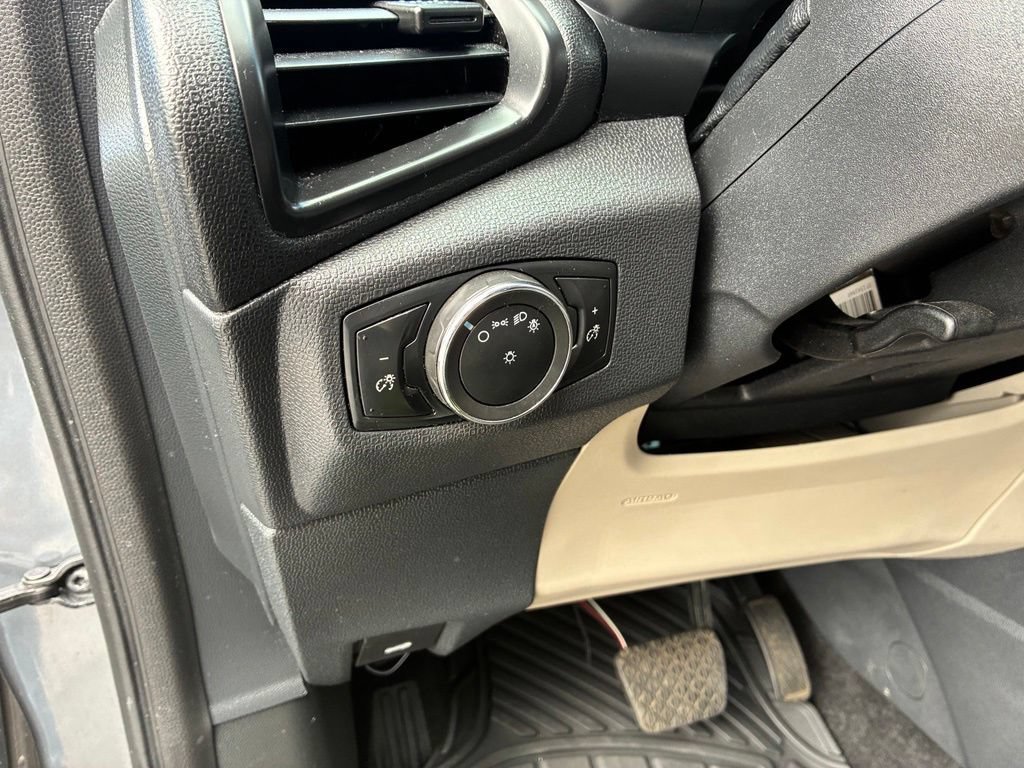 Used 2020  Ford S image 17