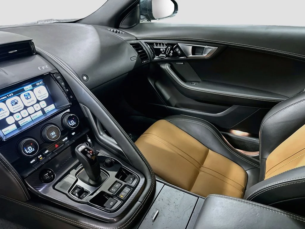 Used 2016  Jaguar R image 23