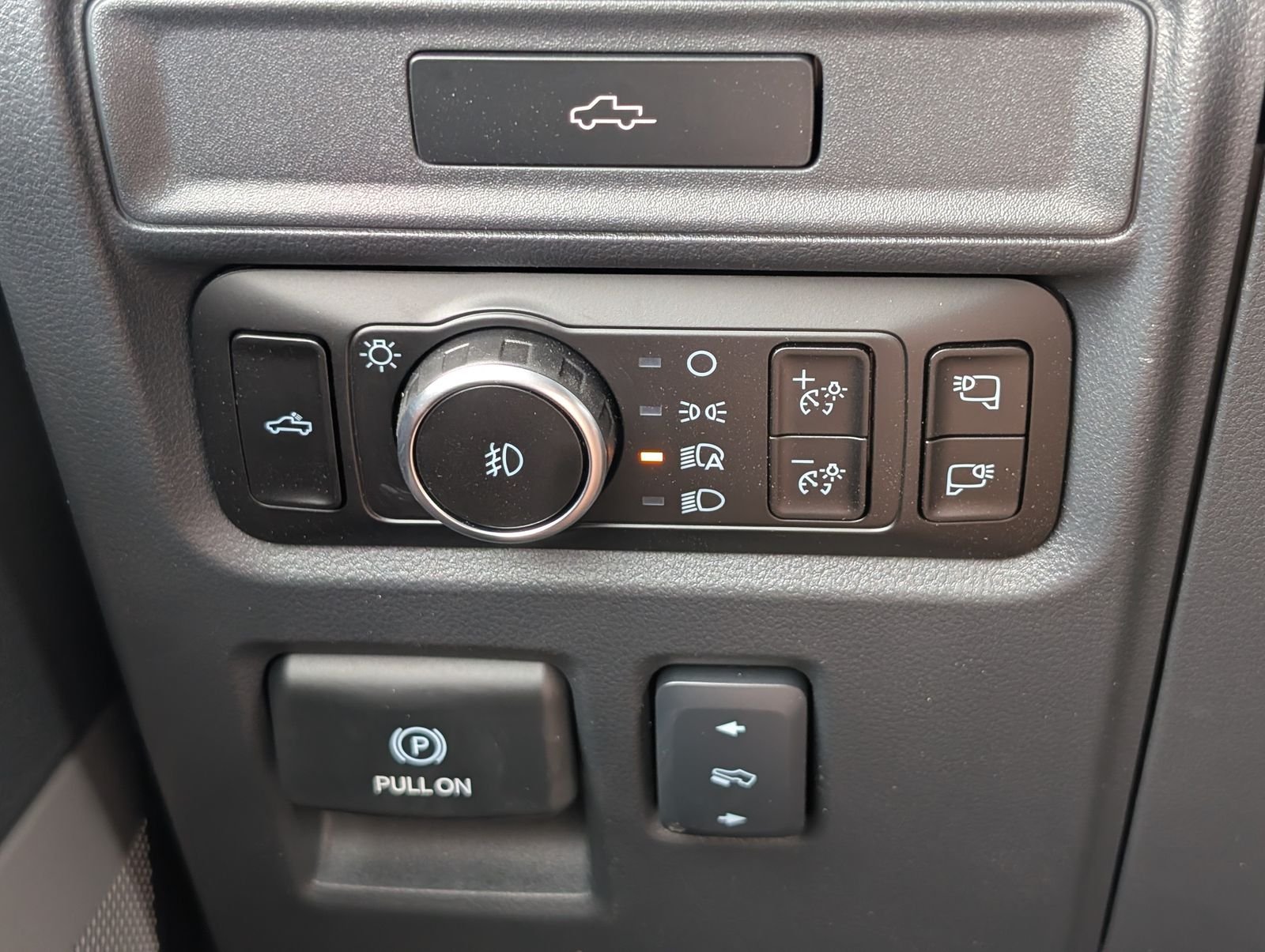 New 2026 Carbonized Gray Metallic Ford Platinum image 27
