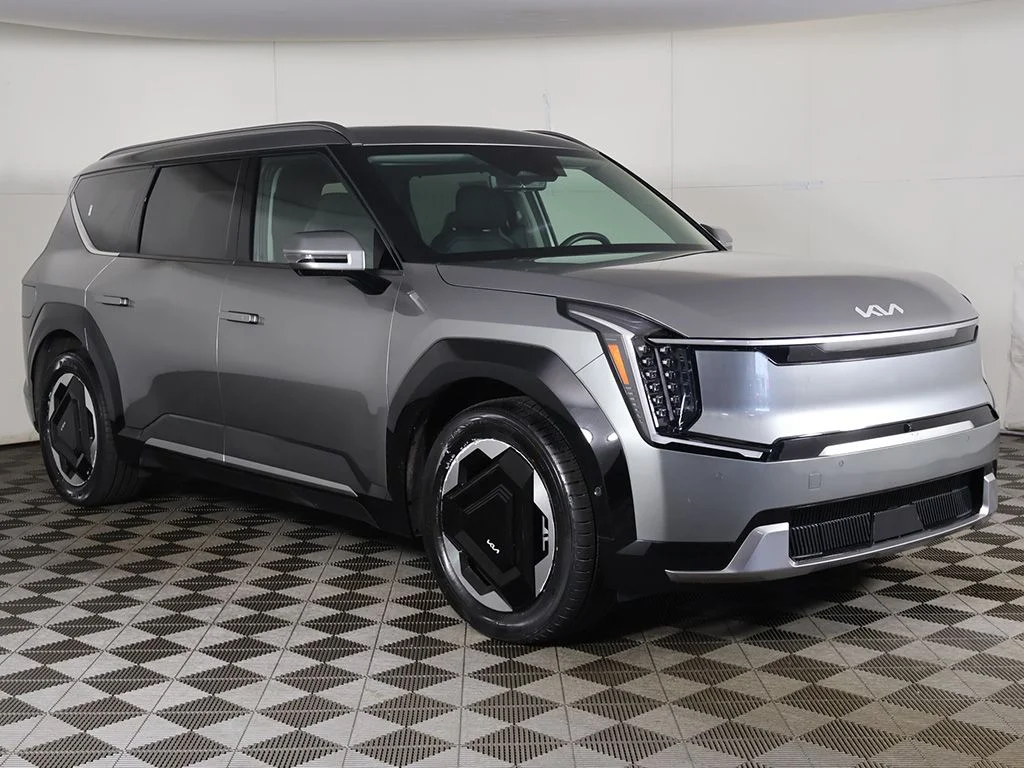Used 2024 Kia EV9 Land with VIN KNDADFS51R6038593 for sale in Bedford, OH