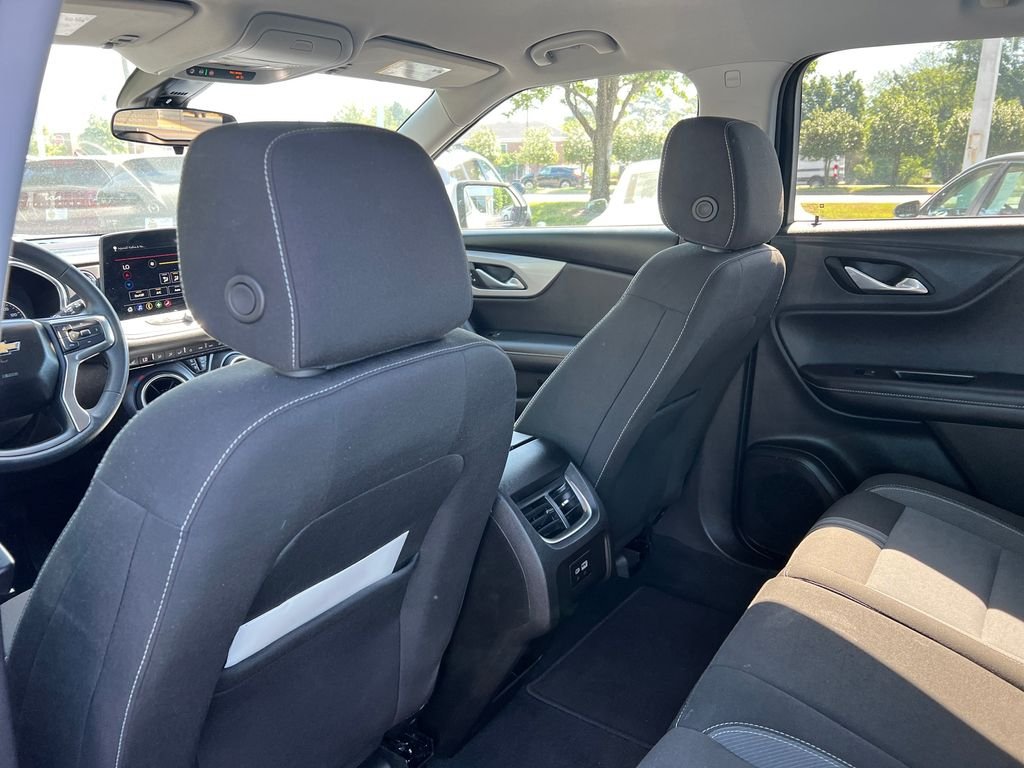 Used 2025 Summit White Chevrolet LT image 16