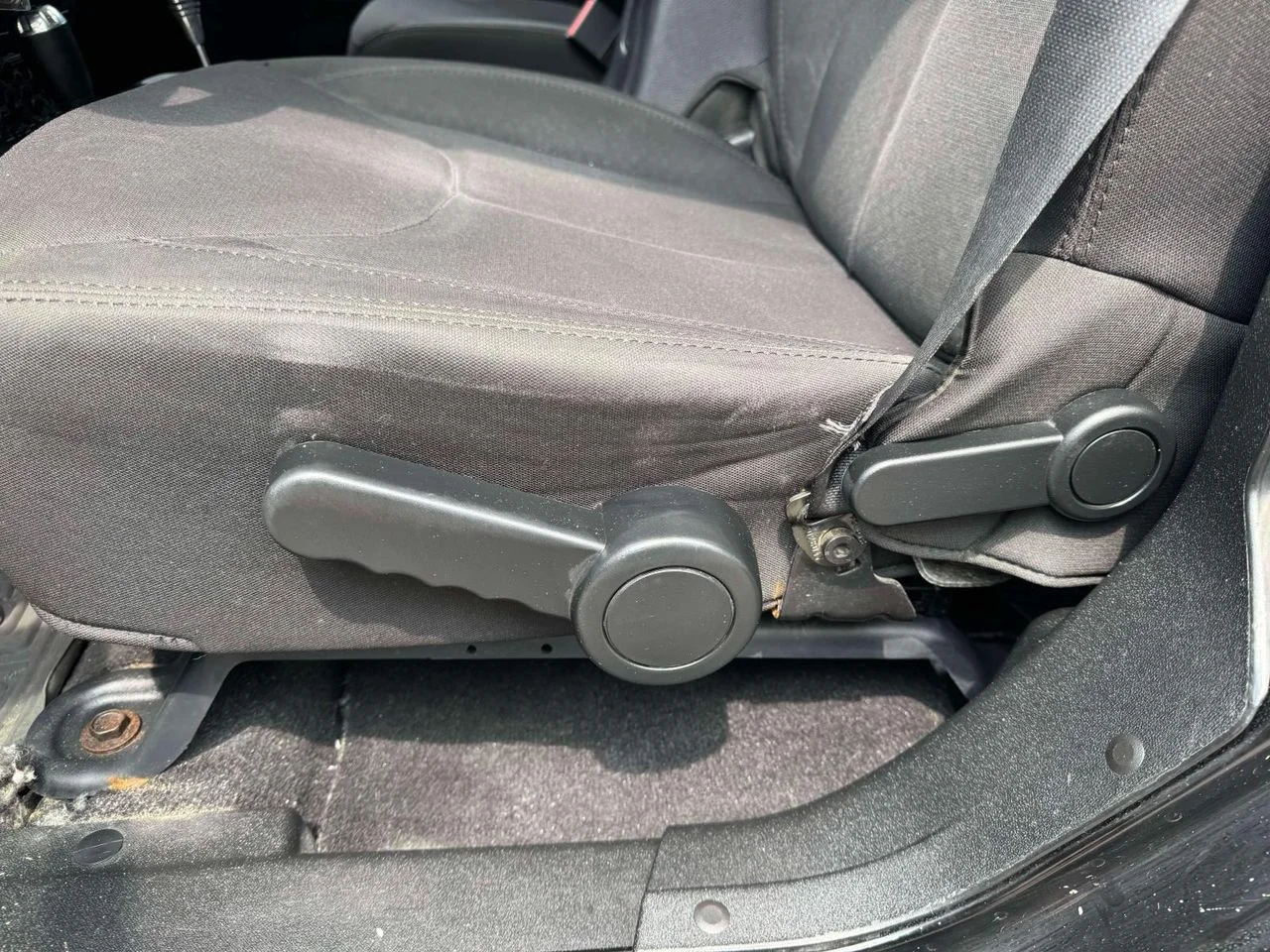 Used 2015 Black Clearcoat Jeep Sport image 19