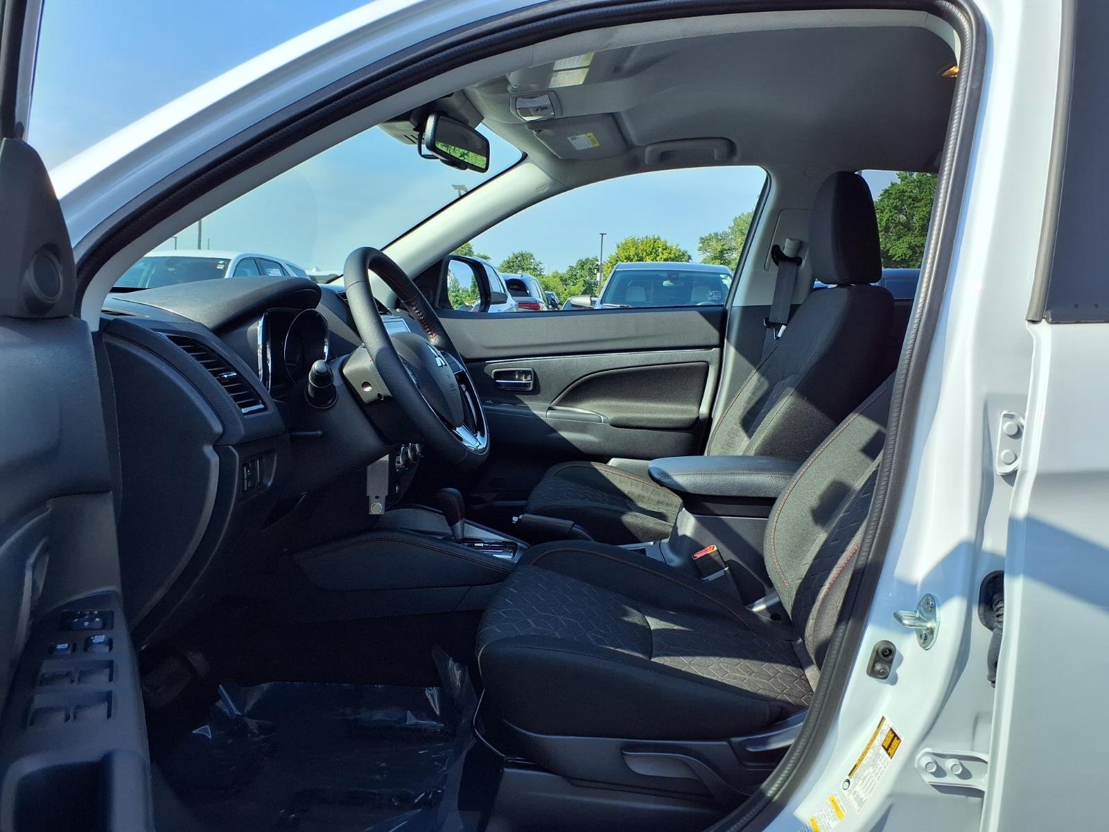 Used 2025 White Mitsubishi 2.0 LE AWC image 20