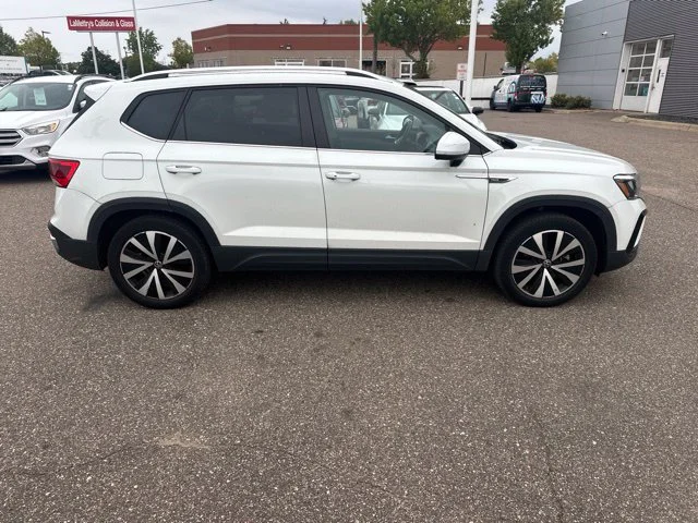 Used 2023 White Volkswagen 1.5T SE image 2
