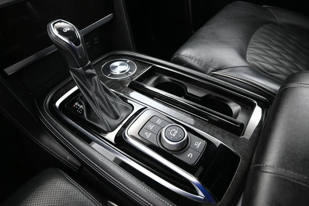 Used 2023 White INFINITI Sensory image 28