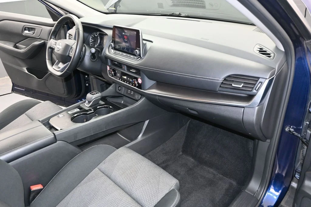 Used 2025 Blue Nissan SV image 27