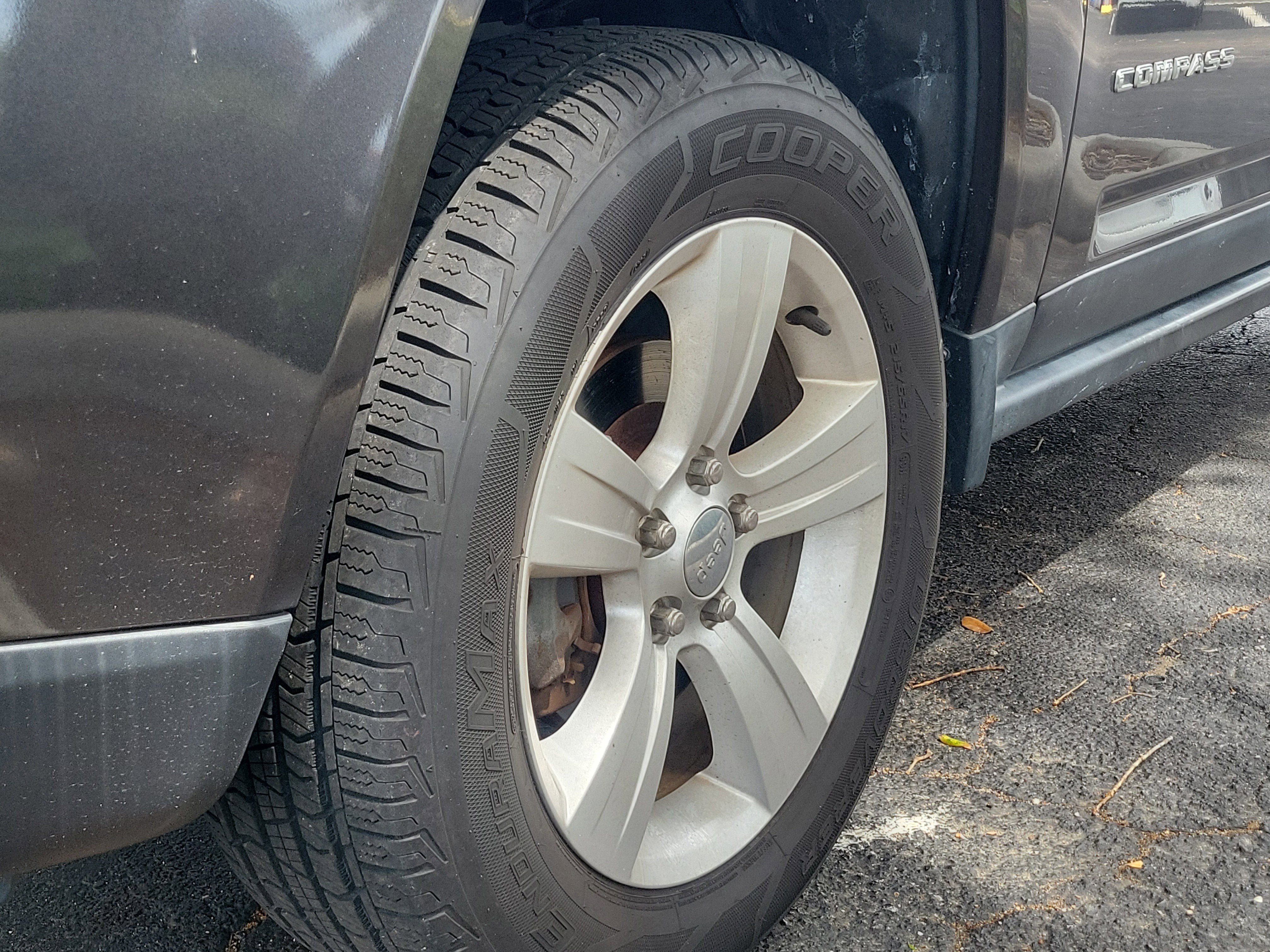 Used 2015 Granite Crystal Metallic Clearcoat Jeep Sport image 5