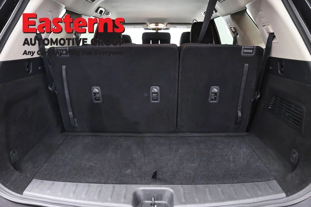 Used 2025 Red Nissan SV image 9