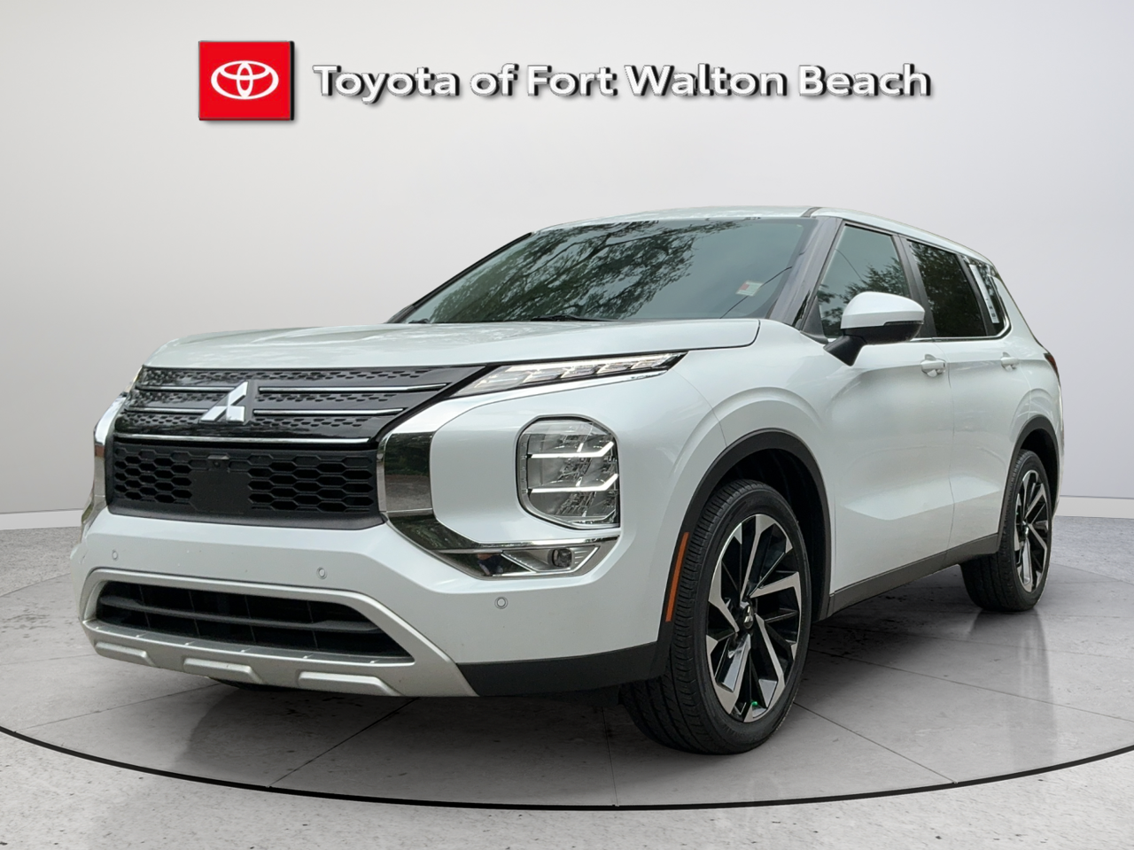 2023 Mitsubishi Outlander SE