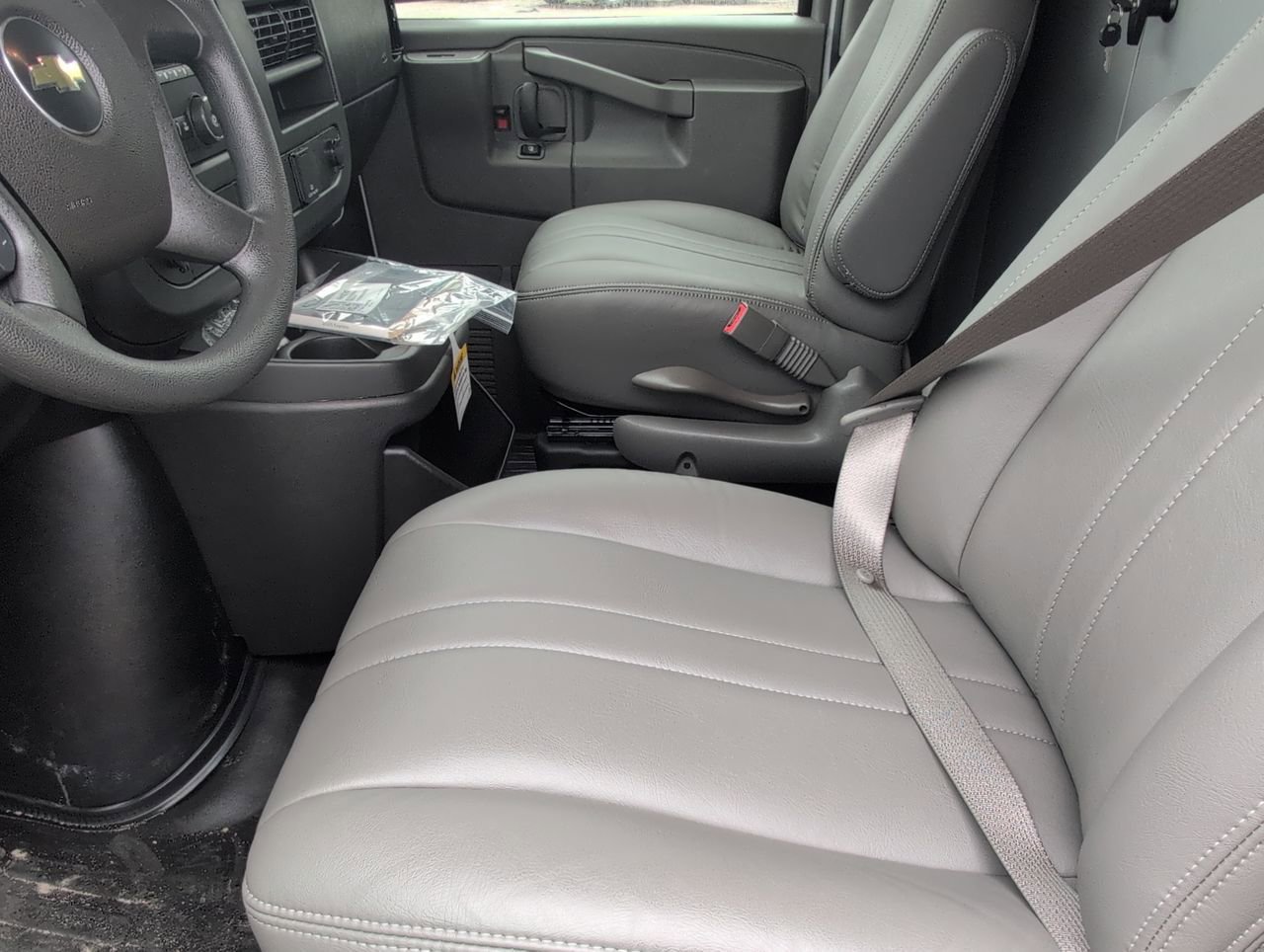 2025 Chevrolet Express Cargo Work Van - Photo 17