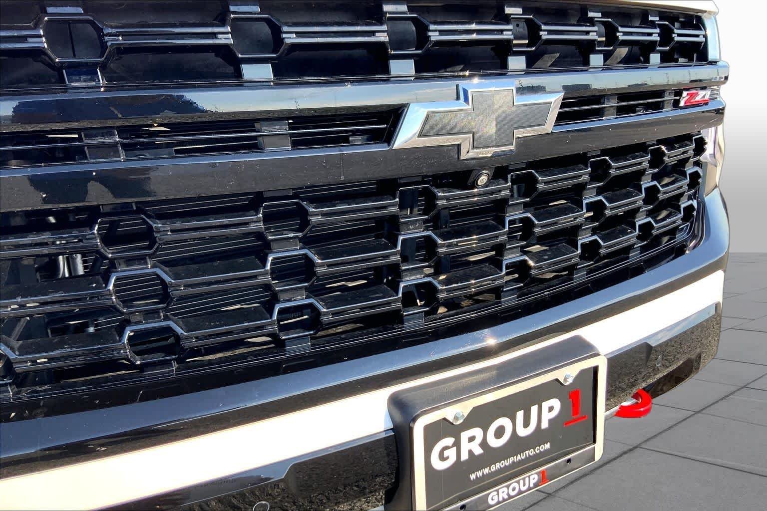 Used 2023 Iridescent Pearl Tricoat Chevrolet Z71 image 29