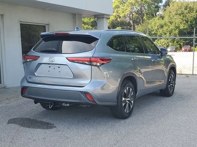 Used 2020  Toyota XLE image 8