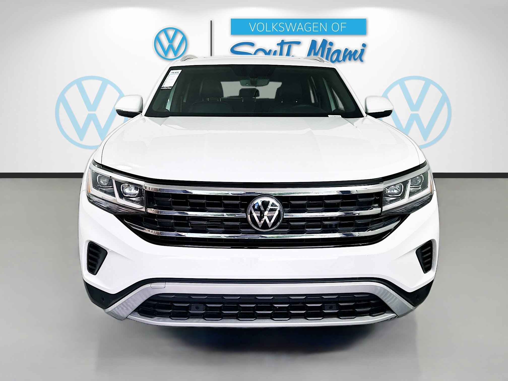 Certified Used 2021 Pure White Volkswagen 3.6L V6 SE w/Technology image 2