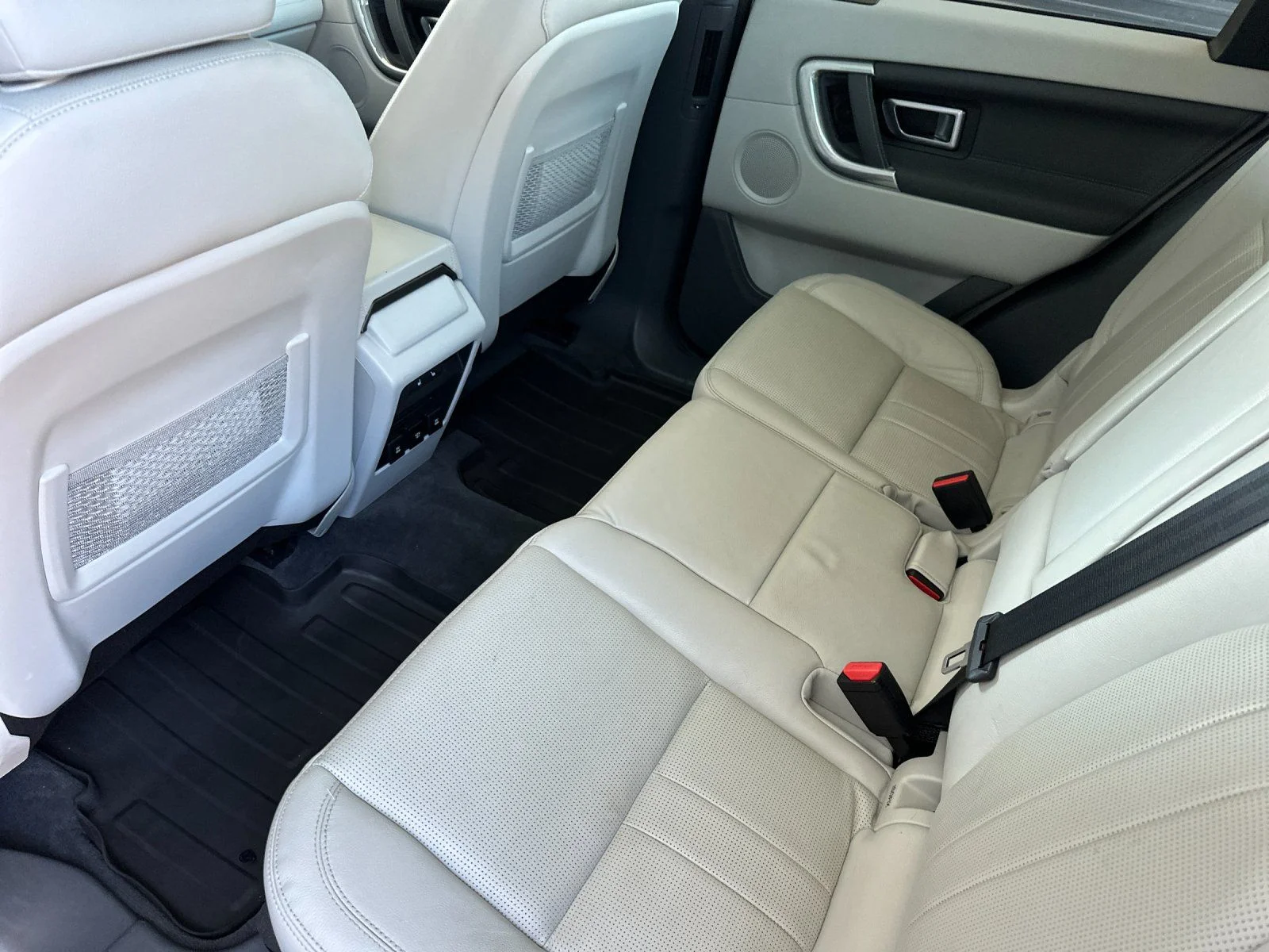 Used 2018  Land Rover HSE image 12