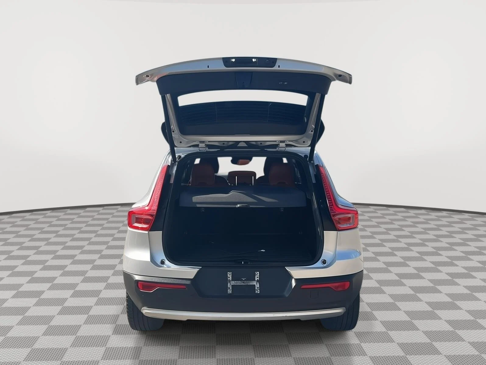 Used 2019 Bright Silver Metallic Volvo Momentum image 33