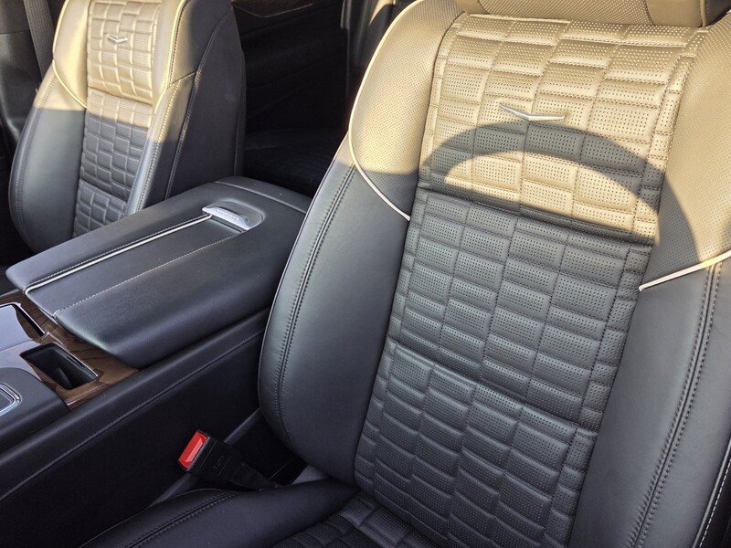 Used 2023 Argent Silver Metallic CADILLAC 4WD 4DR SPORT PLATINUM image 16