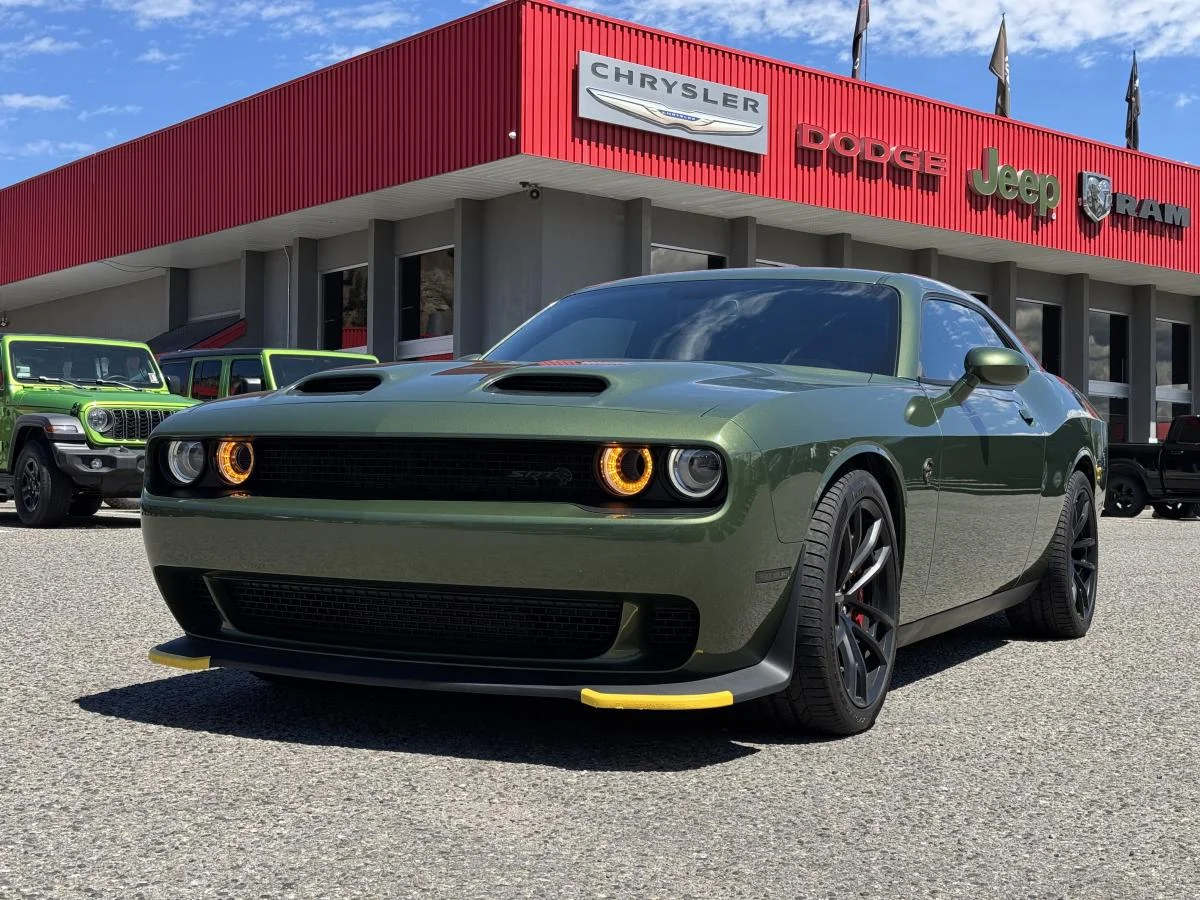 Used 2023 Green Dodge Srt Hellcat image 1