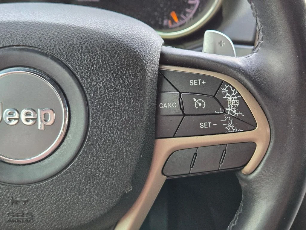 Used 2014 Red Jeep Laredo image 23