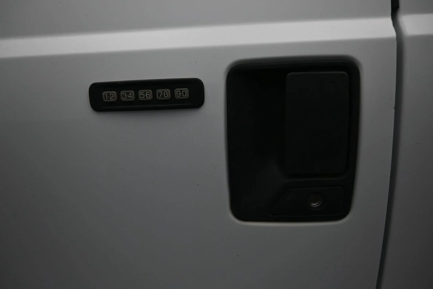 Used 2008 White Ford XL image 16