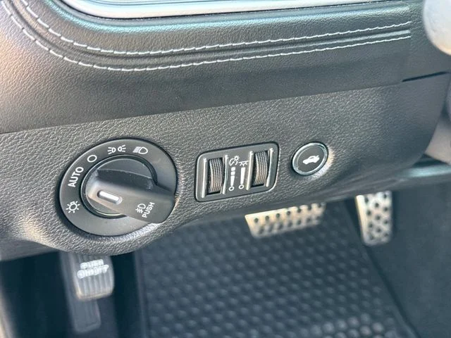 Used 2022 Green Dodge SXT image 26