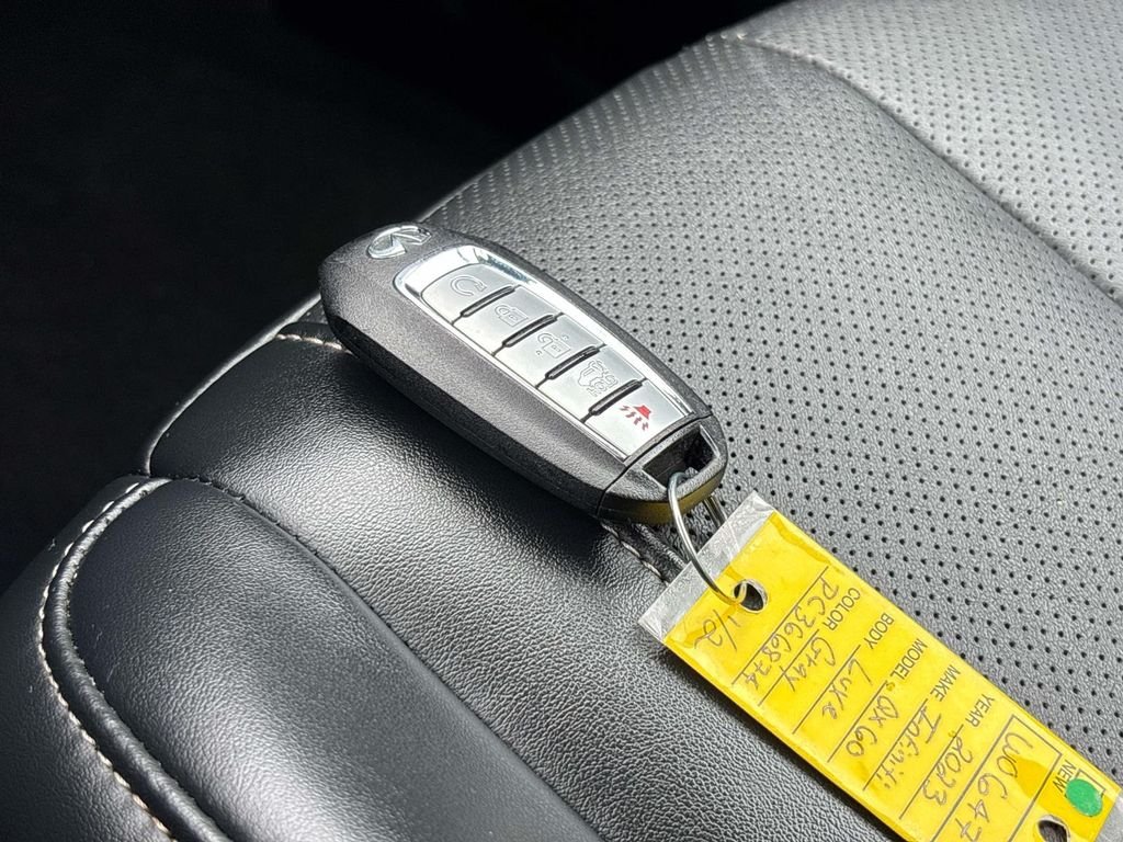 Certified Used 2023 Gray INFINITI LUXE image 31