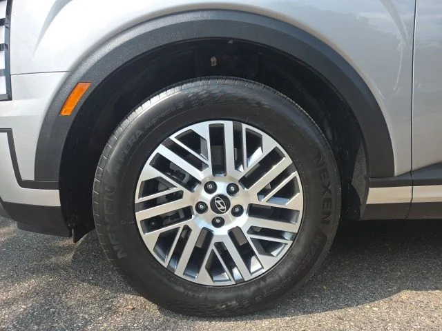 Used 2026 Silver Hyundai SEL Convenience image 3