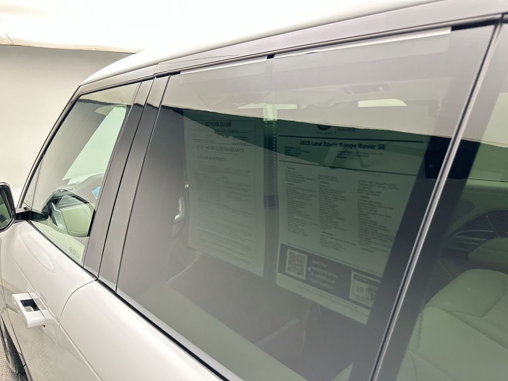 Used 2025  Land Rover SE image 32